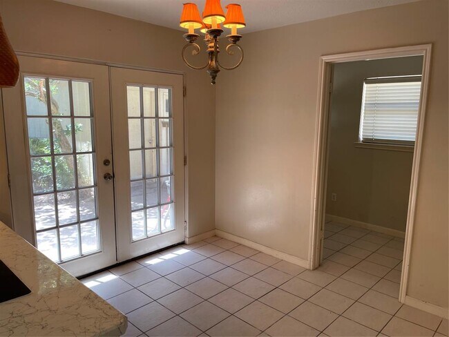 Foto del edificio - 15335 Glenwood Park Dr