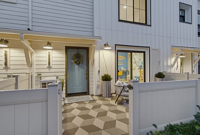 Foto del edificio - 2528 Delphinium Ln