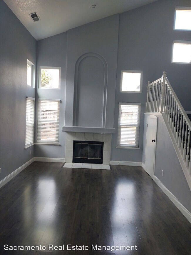 Building Photo - 3 br, 2.5 bath House - 9109 Redwater Drive