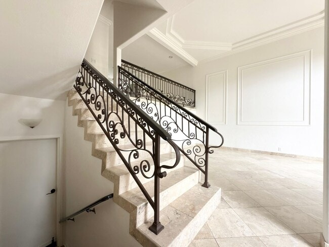 Building Photo - Beautiful Townhome on The Legends Golf Cou...