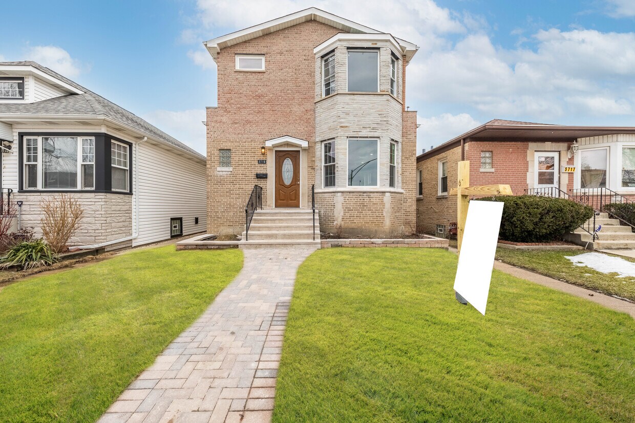 5719 N Mobile Ave, Chicago, IL 60646 House Rental in Chicago, IL