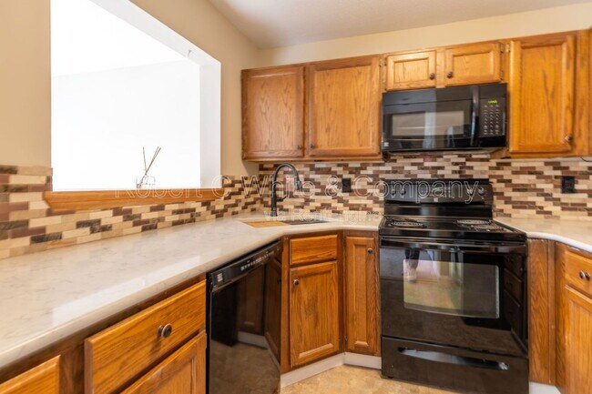 Foto del edificio - 85 N Main St