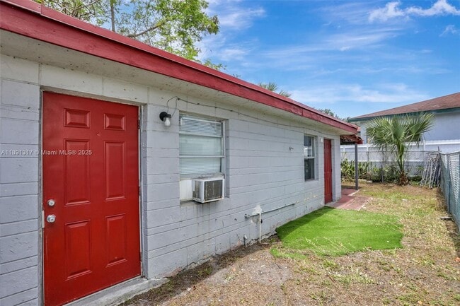 Building Photo - 2701 NW 18th Ter