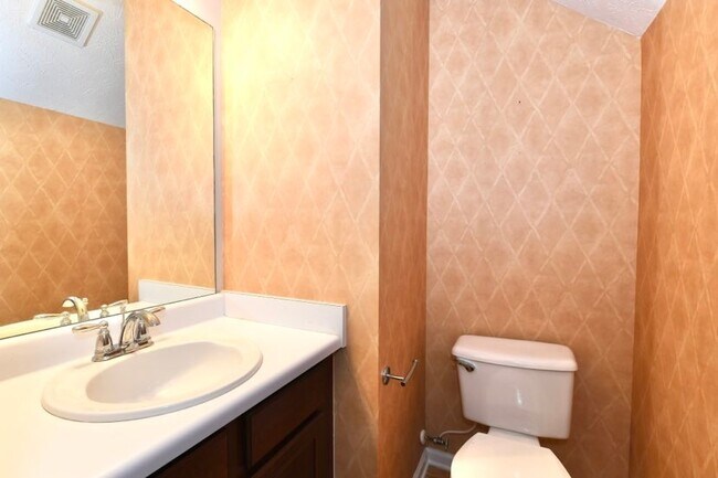 Building Photo - 6236 Shoreview Cir