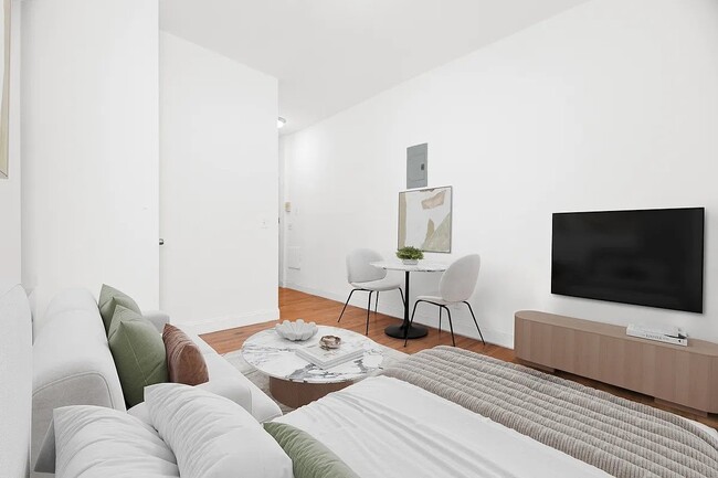 Building Photo - 25 Thompson St