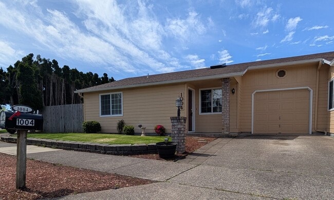 Foto del edificio - Great 2 bed/1 bath duplex with garage in Springfield!