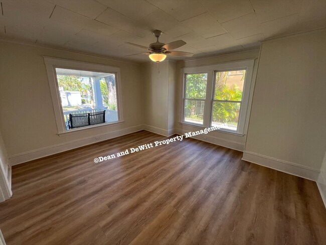 Foto del edificio - 2 Bed/1 Bath - Unit 1