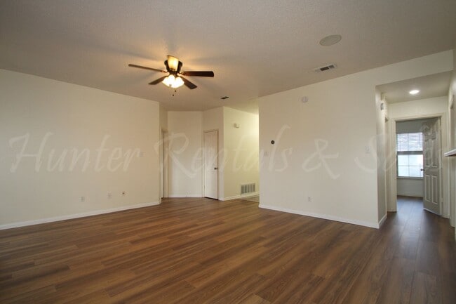 Building Photo - Charming 3-Bed, 2-Bath Home with Spacious Backyard