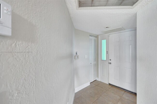 Building Photo - 2607 SE 20th Ct