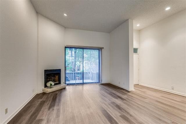 Building Photo - 5990 Lindenshire Ln