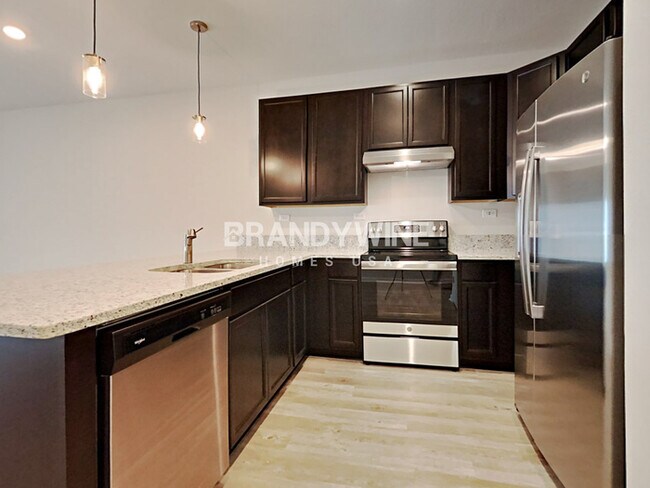 Foto del edificio - One and Half Month of FREE RENT!