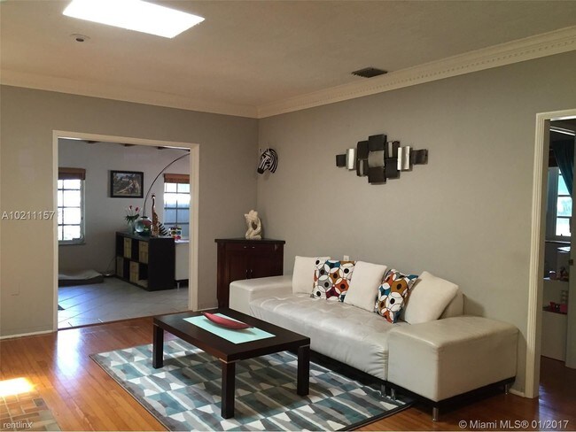 Foto del edificio - 150 NW 94th St