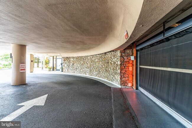 Foto del edificio - 4242 East-West Hwy