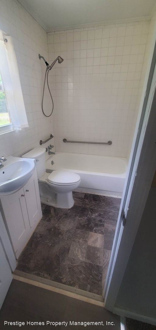 Building Photo - 3 br, 2 bath House - 303 Martin Luther Kin...