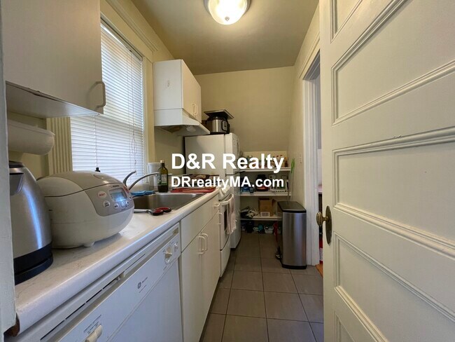 Building Photo - 79 College Ave