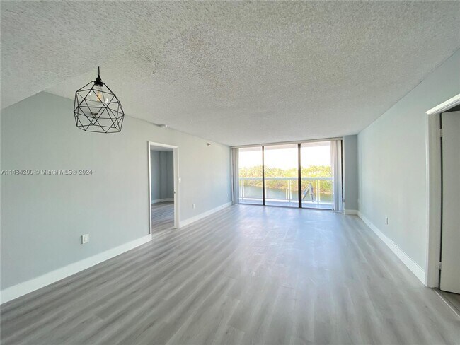 Building Photo - 20515 E Country Club Dr