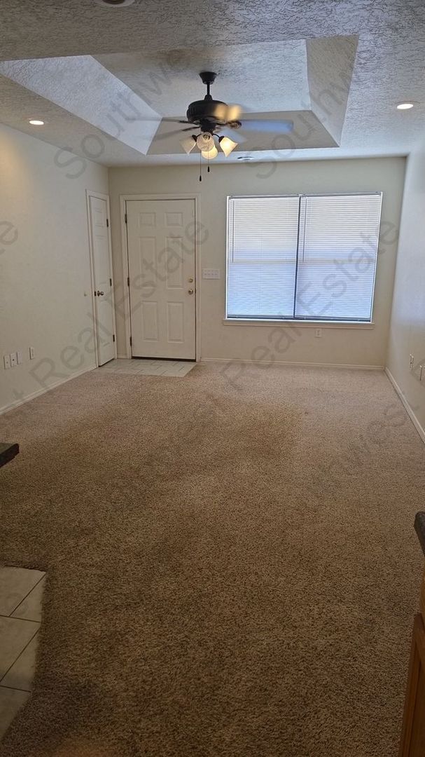 Building Photo - Modern 2 Bed 2 Bath apartment