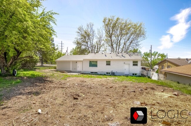 Building Photo - 4050 Porter Ave