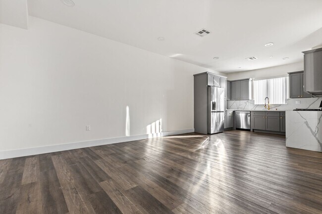 Foto del edificio - A beautifully designed and renovated 4 bed...