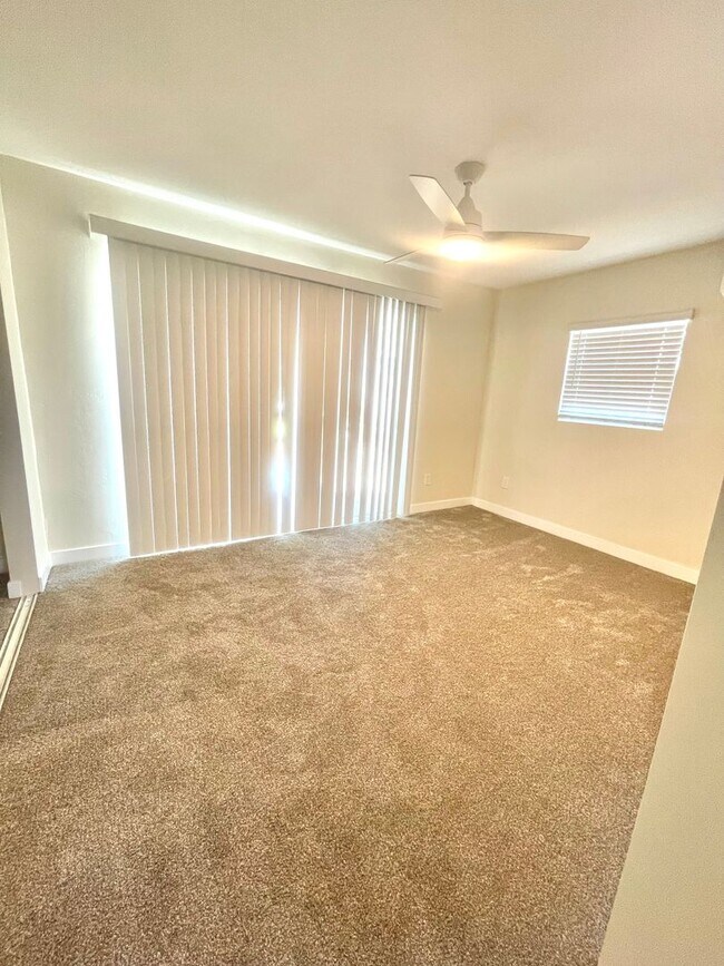 Building Photo - Beautiful 3br, 2b Duplex