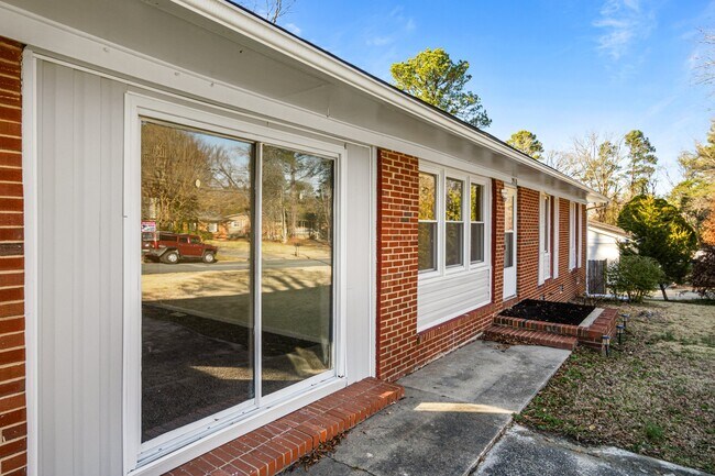 Foto del edificio - 2910 Kanewood Dr
