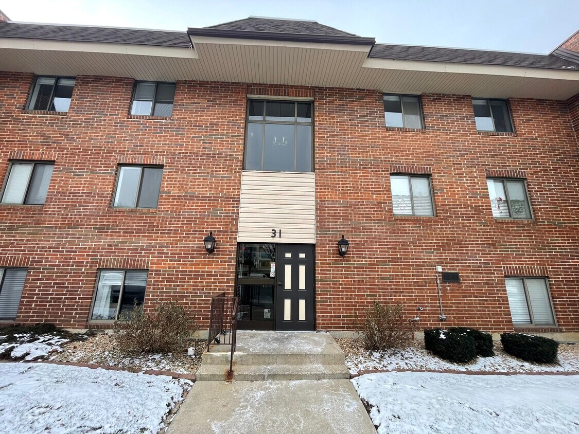 31 E Janata Blvd Unit 3A, Lombard, IL 60148 Condo for Rent in Lombard