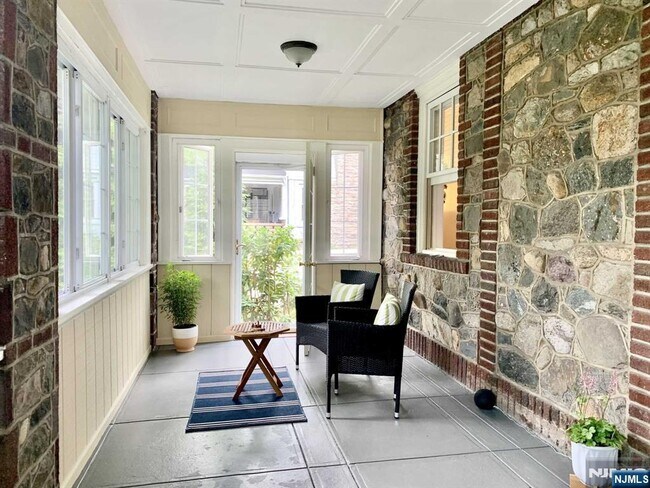 Foto del edificio - 211 Kenilworth Rd