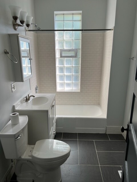 Building Photo - 3501 N Oakley Ave