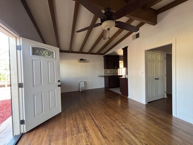 Foto del edificio - Updated 3-bedroom, 1.5-bath single-family ...