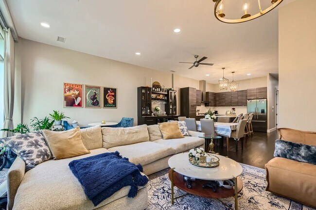 Foto del edificio - Beautiful 3 bedroom 3 Bathroom home