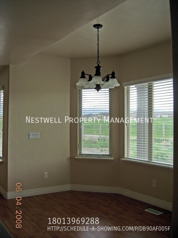 Building Photo - Really Great 3 Bedroom Rambler in the Ranches