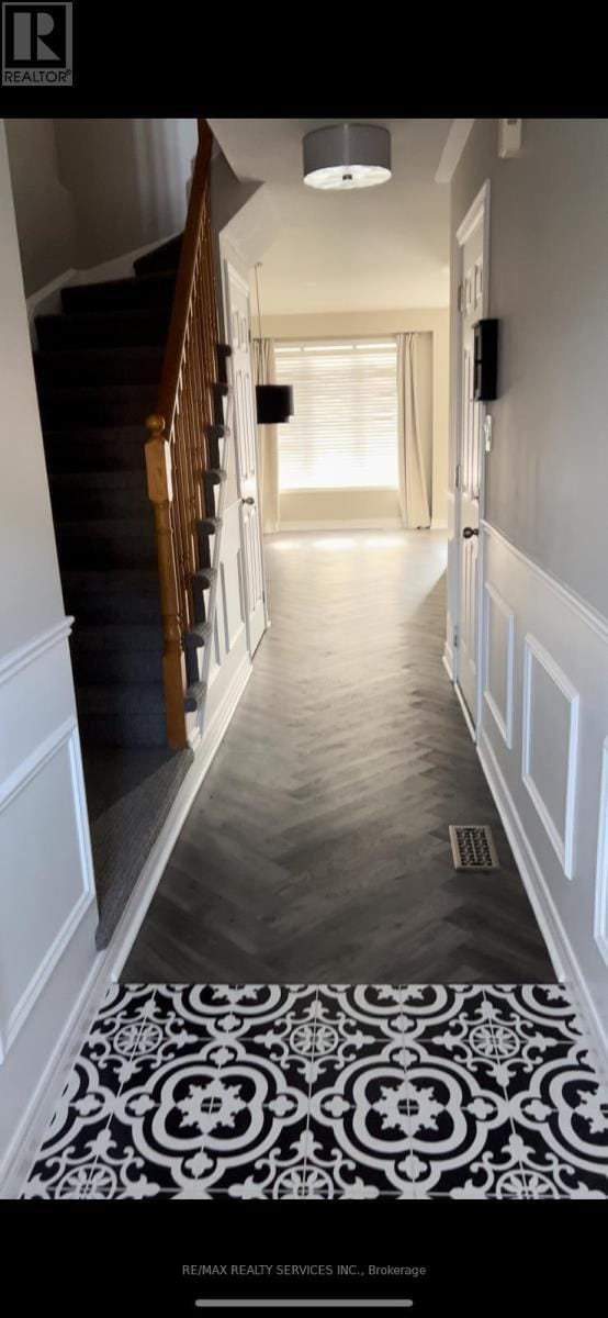 Building Photo - 430 Mapleview Dr E