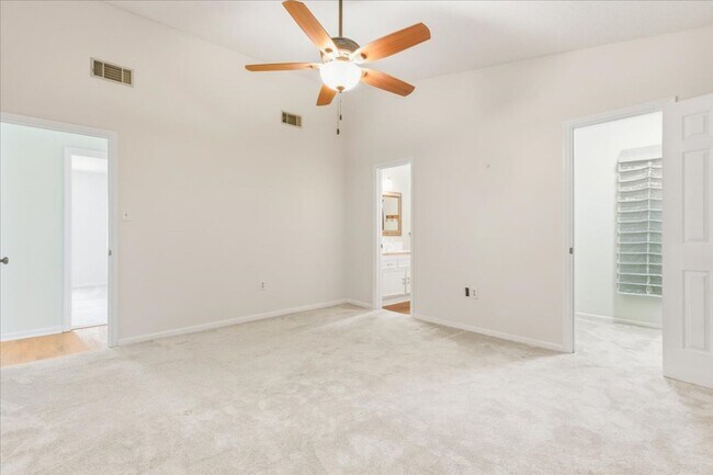 Foto del edificio - Charming 3-Bedroom Home in a Serene Savann...