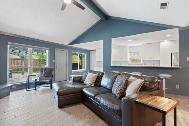 Foto del edificio - 5839 Toddington Rd