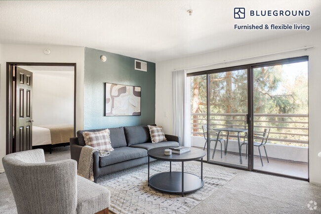 Building Photo - 10989 Bluffside Dr