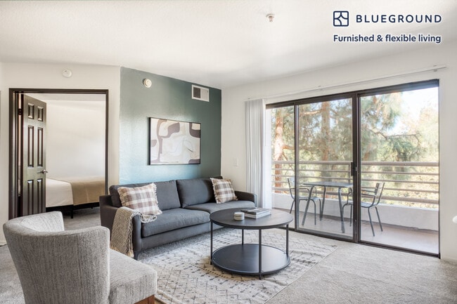 Building Photo - 10989 Bluffside Dr