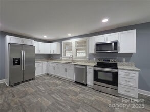 Building Photo - 222 W McCubbins St