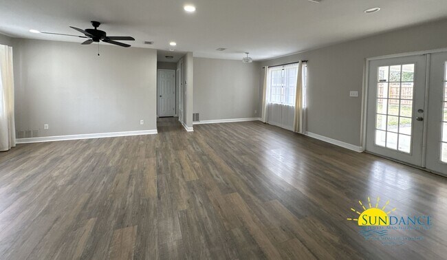 Foto del edificio - Stunning Renovated Home East of Hurlburt F...