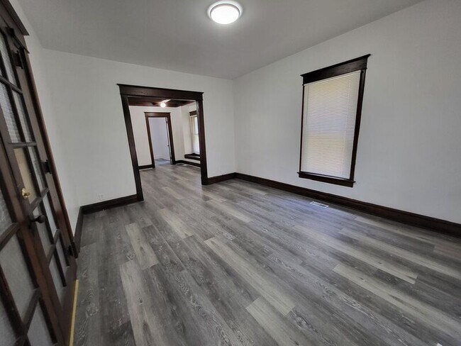 Foto del edificio - 523 W Maple Ave