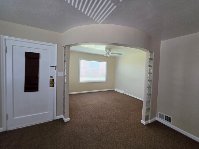 Foto del edificio - 1401 S 2300 E