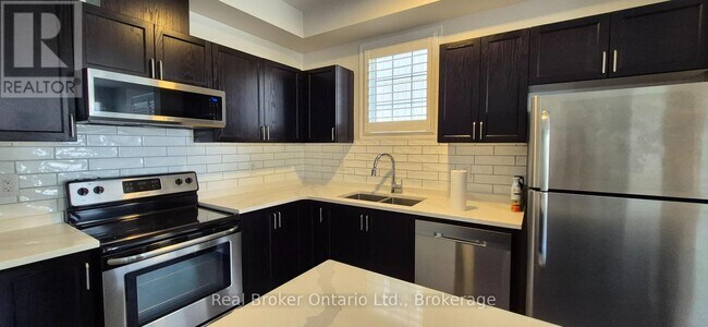 Photo du bâtiment - 172 McBride Ave