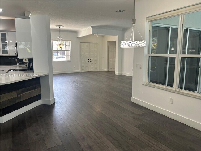 Foto del edificio - 1046 SW 159th Way
