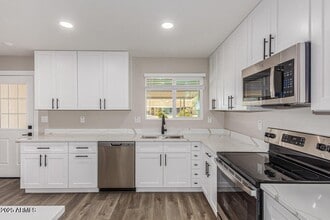 Building Photo - 9938 Willowcreek Cir