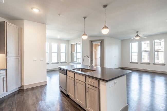2BR, 2BA - 1,440SF - Tower Bay