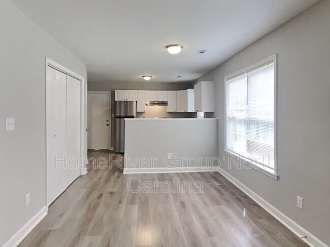 Building Photo - 611 Martin St