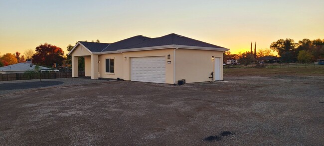 Building Photo - Gorgeous New Construction on Huge Lot!