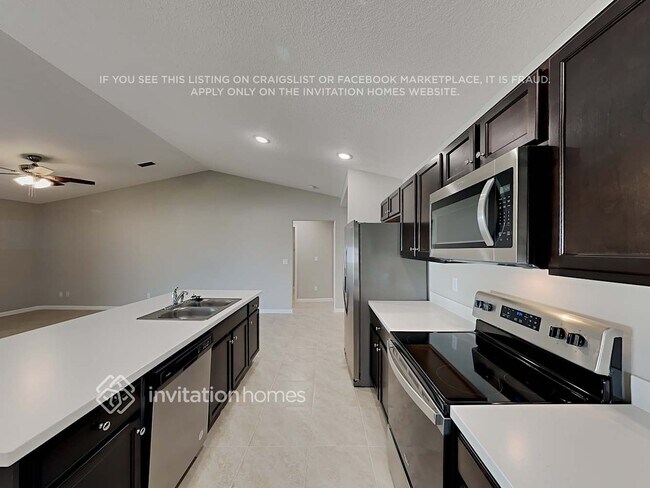 Foto del edificio - 373 NW Avens St