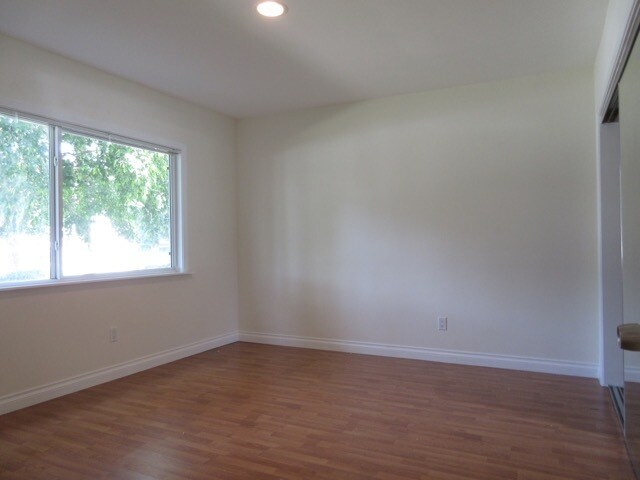 Foto del edificio - 5860 Hazeltine Ave