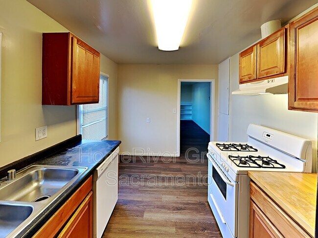 Building Photo - 1548 Harris Ave
