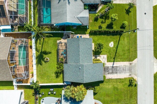 Foto del edificio - 6085 Robinson St